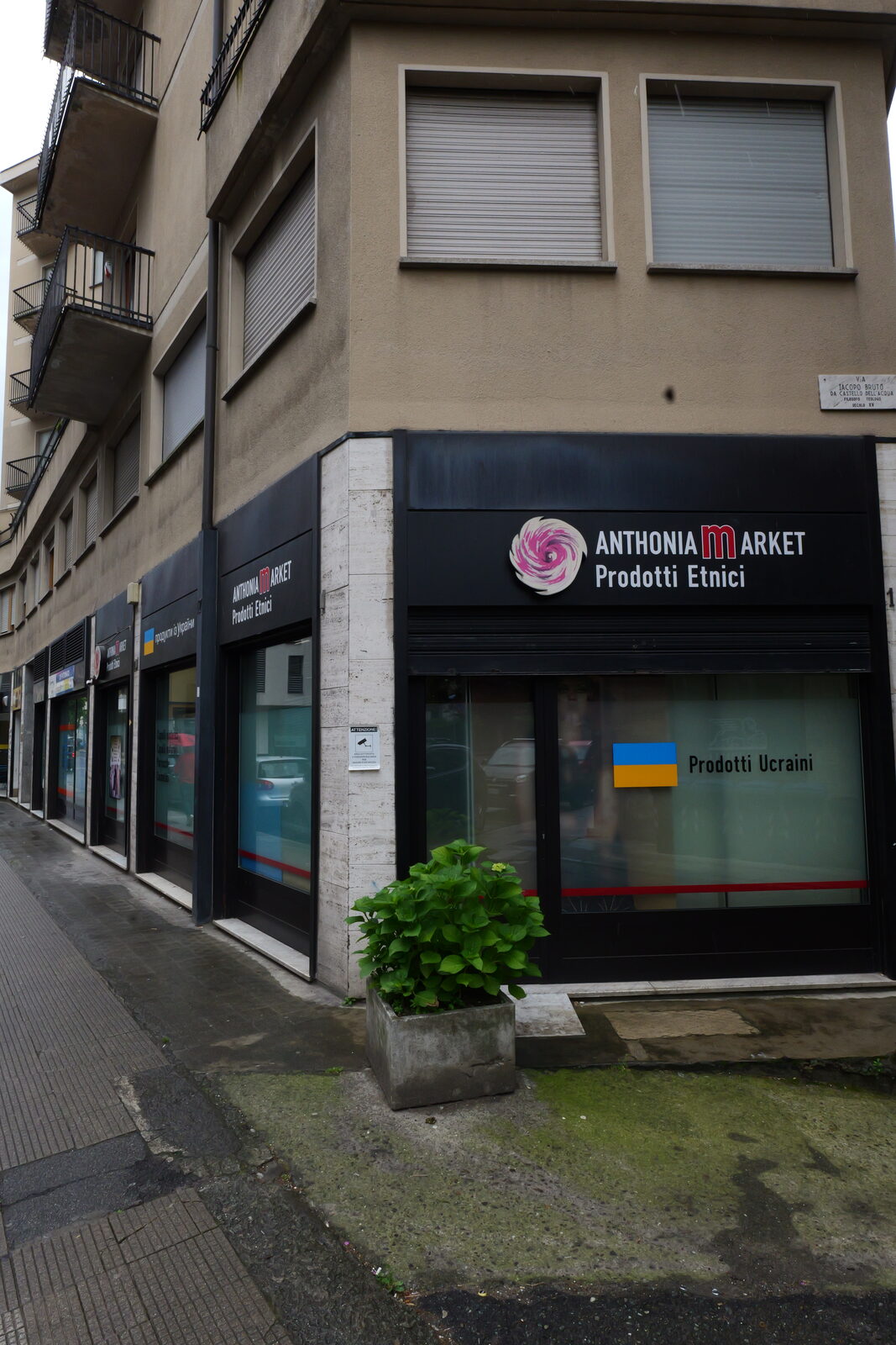 Esterno Anthonia Market Sondrio